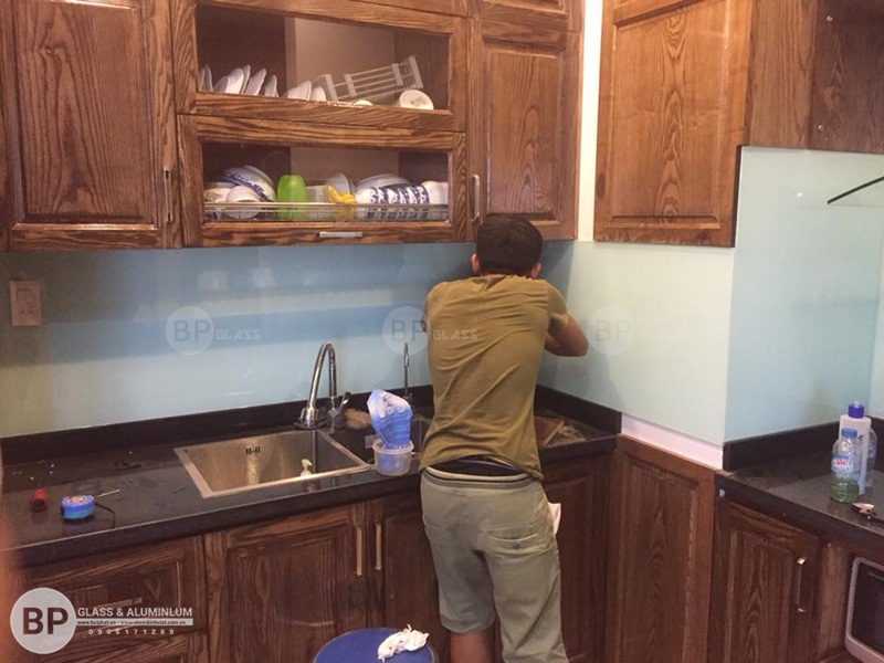 Làm kính màu ốp bếp cho anh Khoa A5110 Trần Đăng Ninh